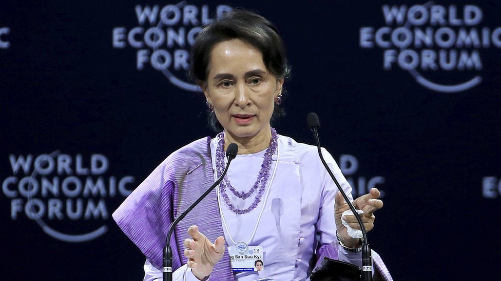 Aung San Suu Kyi giving a speech