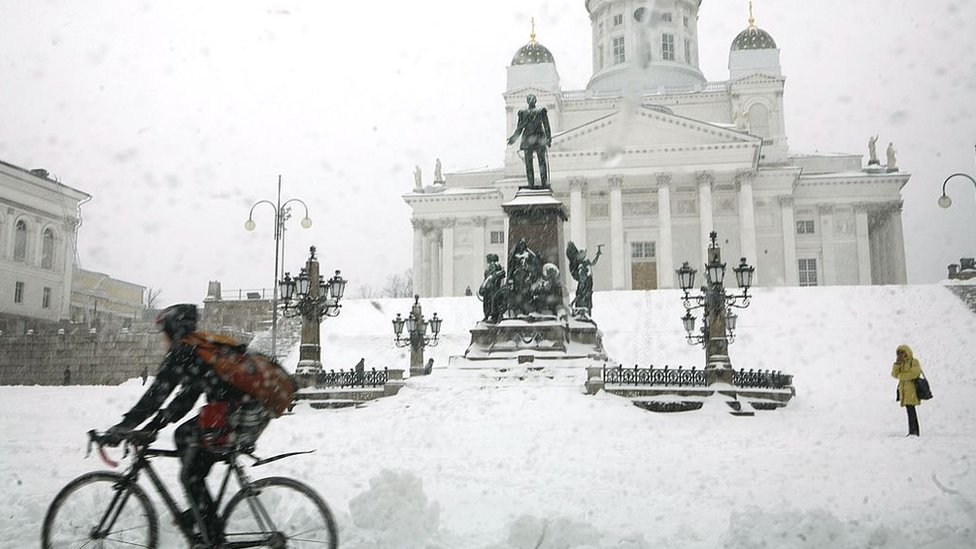 Finlandia podría ser un ejemplo a la hora de las relaciones con Rusia, según los expertos. Helsinki bajo nieve.