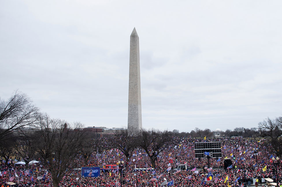 Skares by Washington Monument