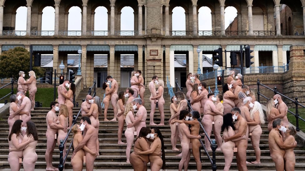 Pixtures nude Public Nude