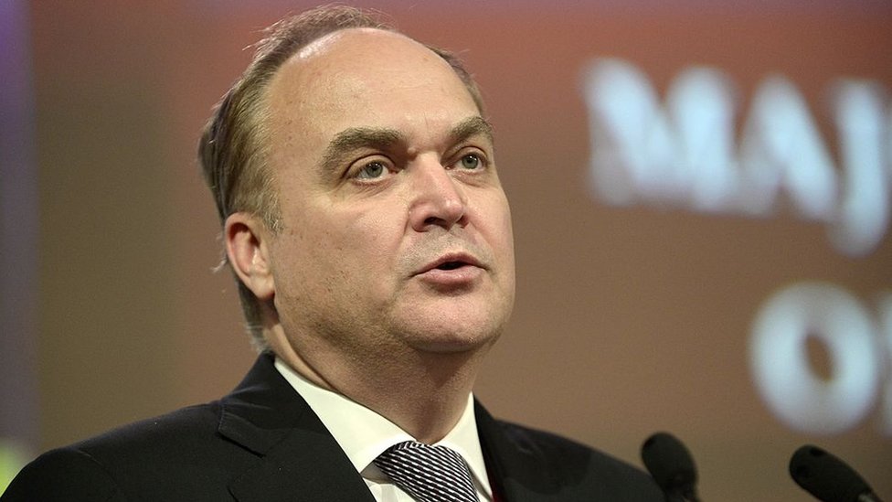 Antonov perteneció a la "nomenklatura" soviética y luego a los sucesivos gobiernos rusos en el Ministerio de Relaciones Exteriores. Antonov