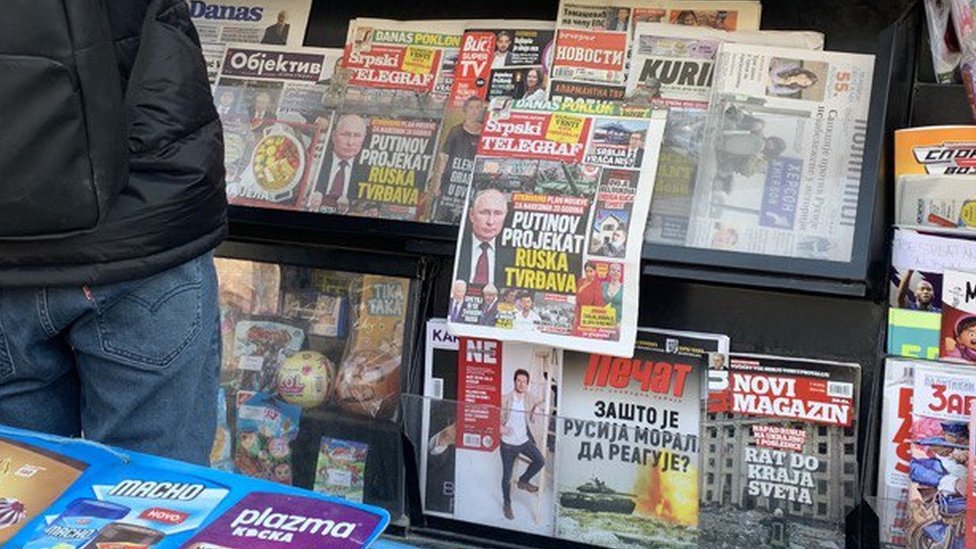 Un kiosko de diarios en Serbia