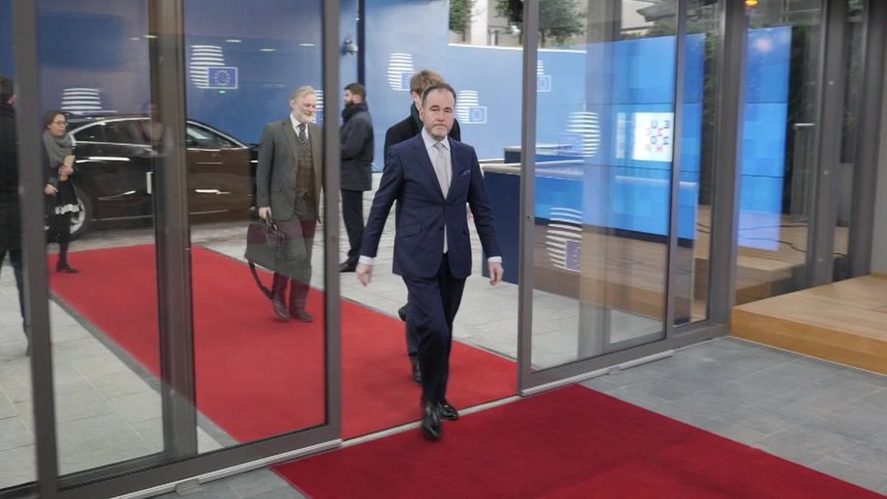 Министр иностранных дел Крис Пинчер прибывает в Брюссель