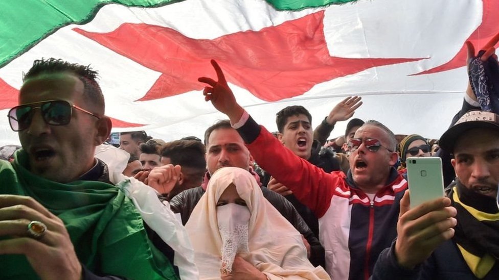 متظاهرون جزائريون