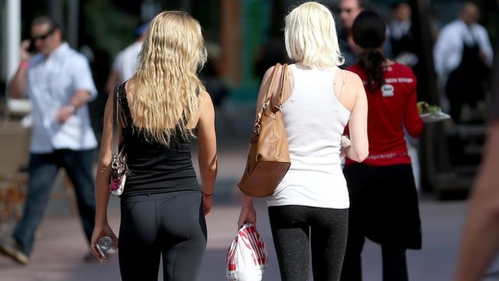 Mum's plea for girls to ditch leggings sparks protests - BBC News