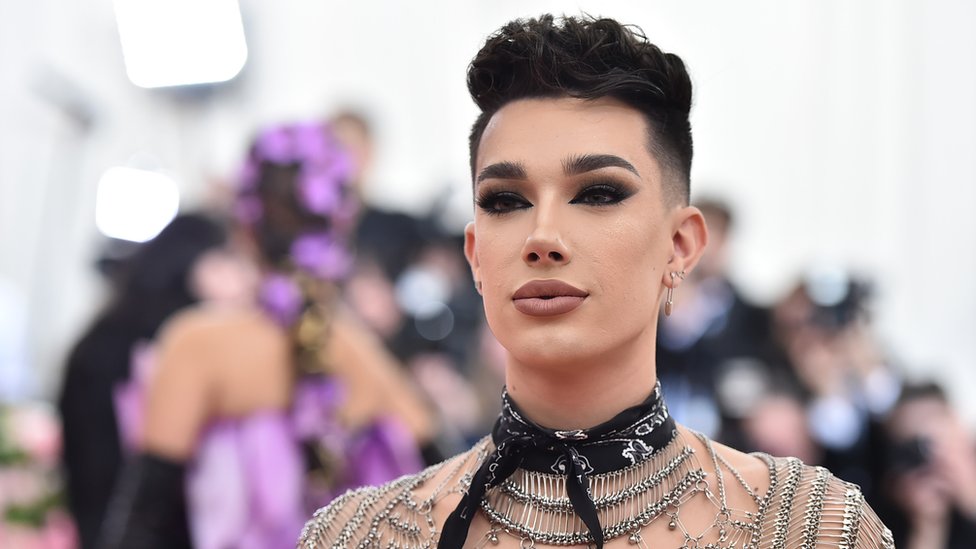 976px x 549px - James Charles: YouTube star admits messaging 16-year-old boys