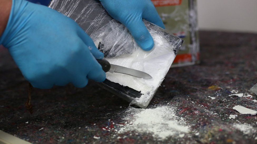 Cocaine found in over 1,700 tins of wall filler in Hamburg, Germany