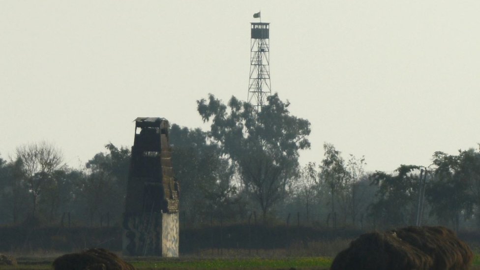 Torres de observación de India y Pakistán en la frontera a unos 35 km de Jammu