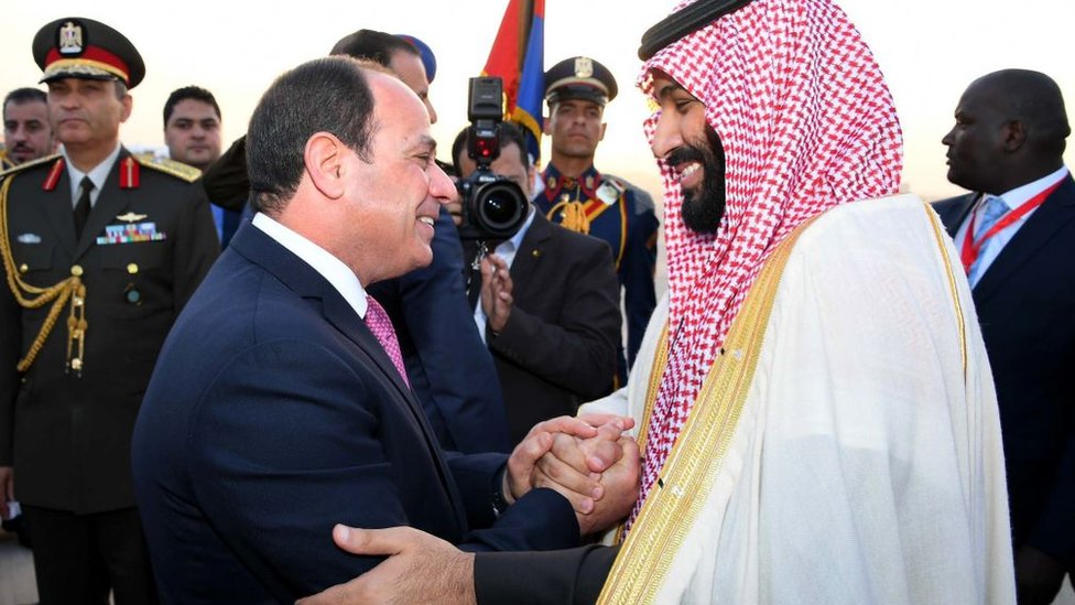 El príncipe heredero saudita, Mohamed Bin Salman (en la foto junto al presidente egipcio Abdelfatah el Sisi), parece más dispuesto a aceptar una nueva relación con Israel.