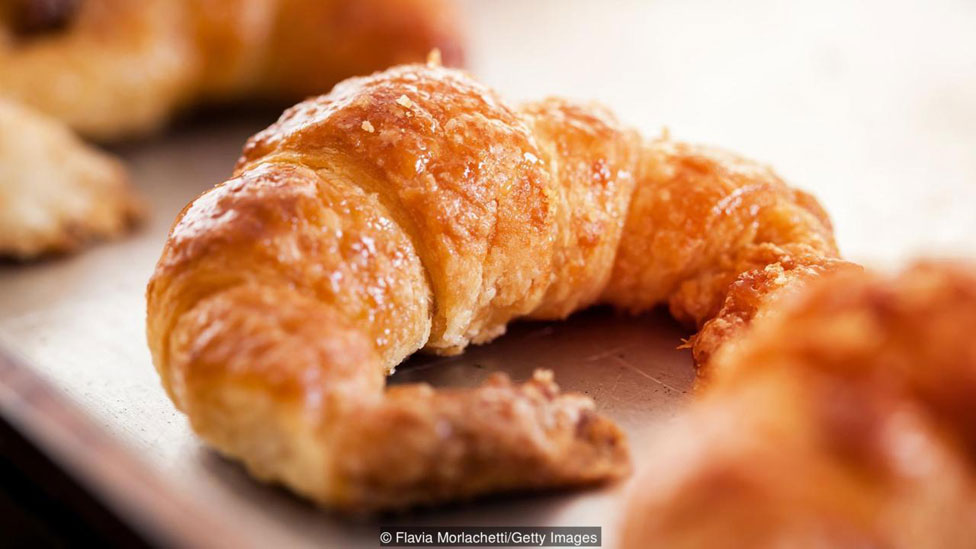 Una leyenda cuenta que las mediaslunas fueron creados por los austríacos en el siglo XVI para insultar a sus ocupante turcos. Croissant