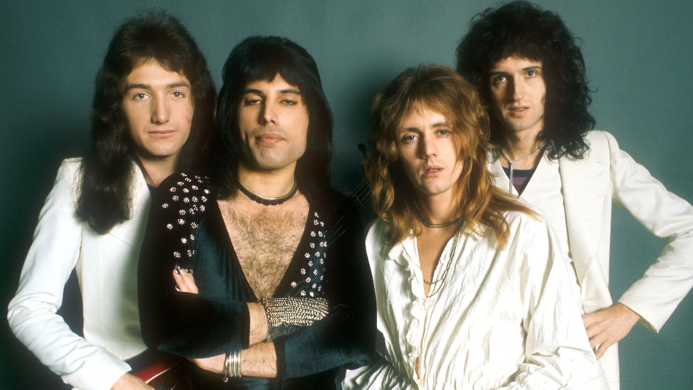 Queen en 1973, de izquierda a derecha: John Deacon, Freddie Mercury, Roger Taylor y Brian May.