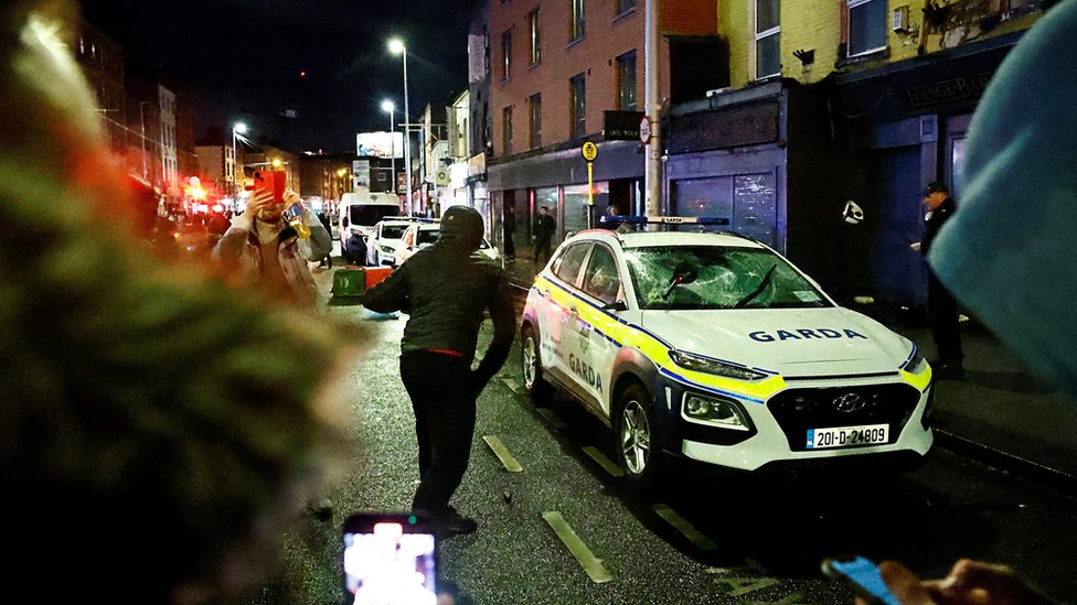 Police car being damaged in Dublin