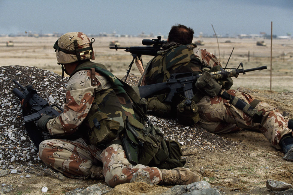 Soldados aliados durante la ofensiva terrestre de la Guerra del Golfo contra Kuwait.