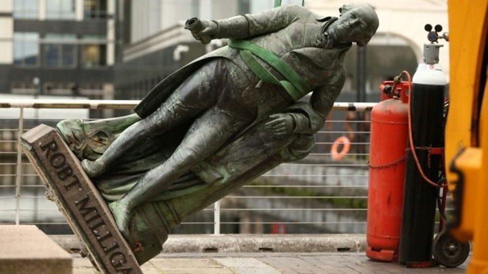 تمثال لتاجر العبيد الشهير روبرت ميليغان