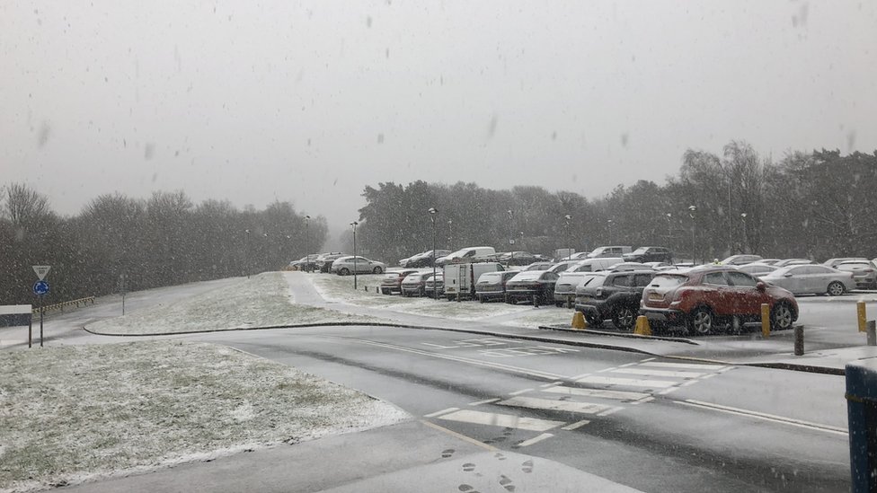 Storm Ciara Eira�n gwneud y clirio yn anodd BBC Cymru Fyw