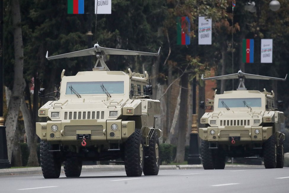 Военная техника с беспилотниками, созданная совместным азербайджано-израильским предприятием, участвует в репетиции военного парада в столице страны Баку