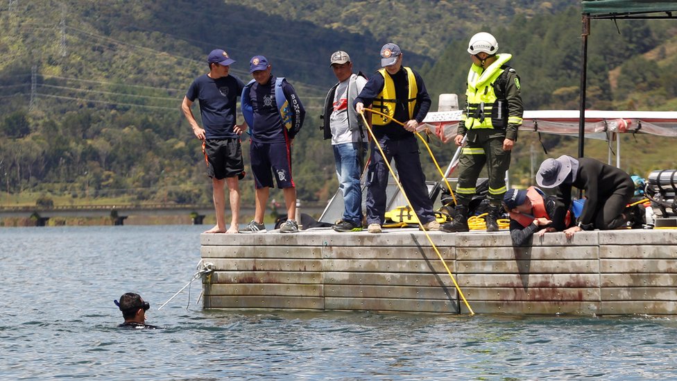 El número real de personas a bordo, que venía siendo una incógnita porque estos barcos no suelen llevar un registro detallado, fue definido por las autoridades en 170 pasajeros y tres tripulantes. Equipos de rescate en Guatapé