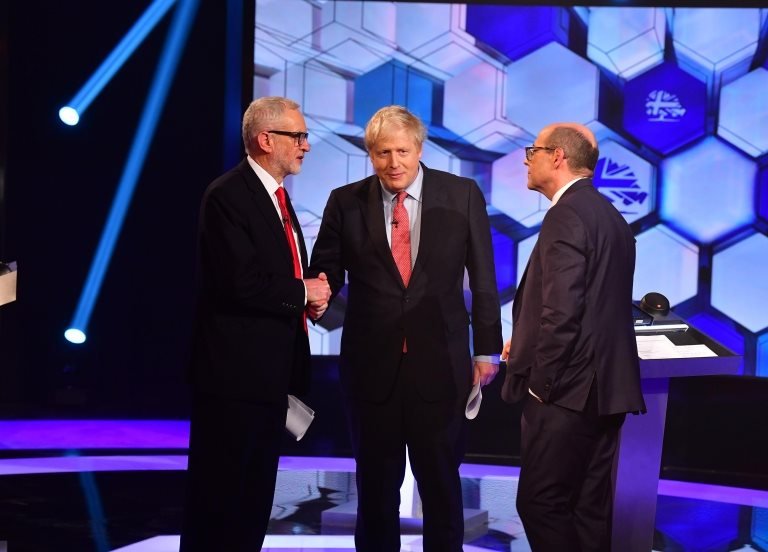Jeremy Corbyn, Boris Johnson ve BBC'de karşı karşıya geldikleri programın moderatörlüğünü yapan Nick Robinson