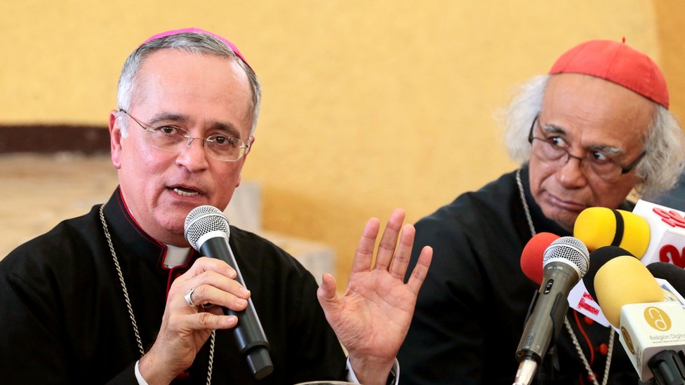 Monseñor Silvio Báez junto al cardenal Leopoldo Brenes