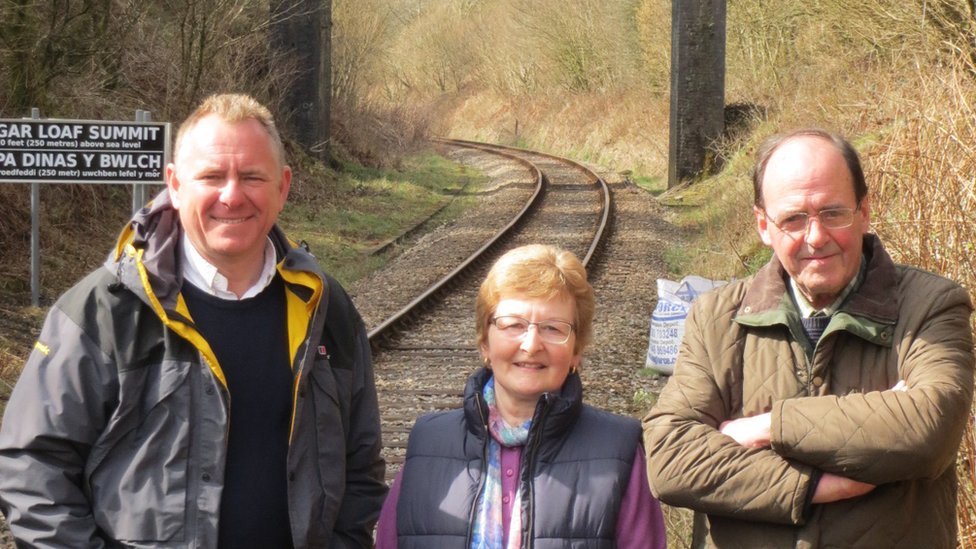 Станция Сахарная Голова принимает Питера и Маргарет Джойс с бывшим ведущим BBC Джейми Оуэном