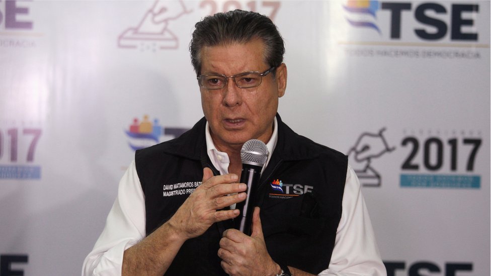 El presidente del TSE, David Matamoros, asegura que la demora ha estado justificada y que el proceso fue legítimo. El presidente del TSE, David Matamoros,