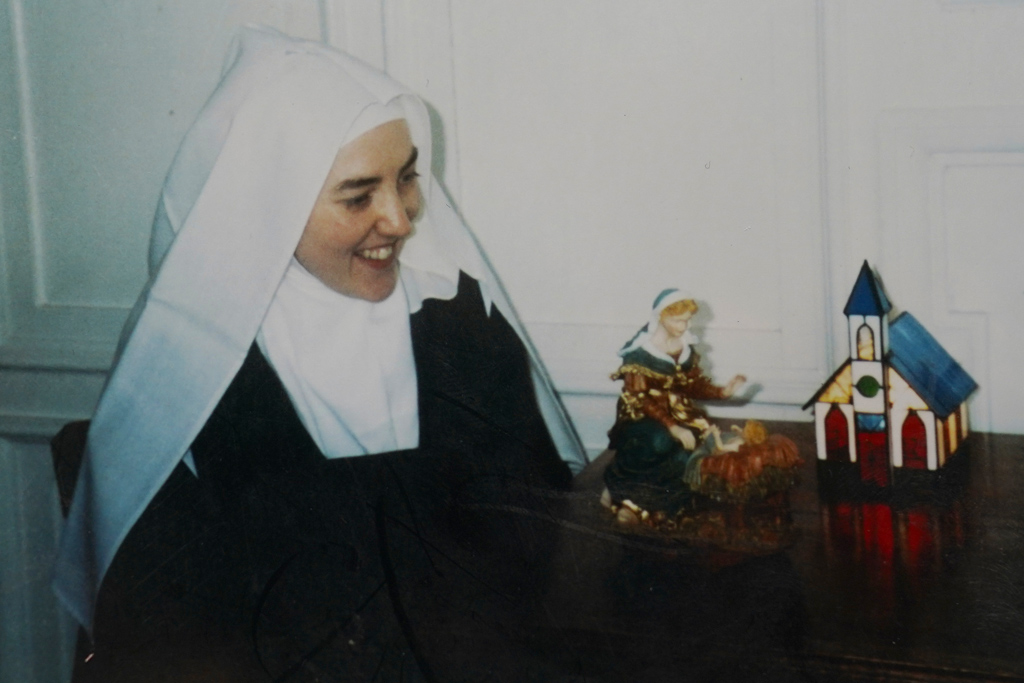 Lisa Opala saat menjadi biarawati