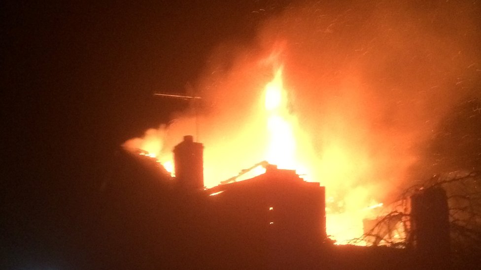 Фотография пожара в Киртоне на Новый год