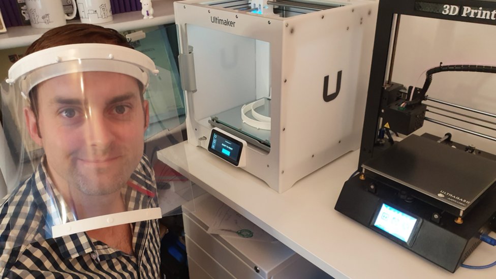 Карл Оуэн с 3D-принтером