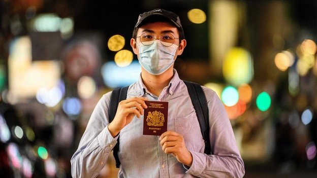 Риз Тан, 25-летний наставник, позирует со своим британским гражданином (за границей), или BN (O),