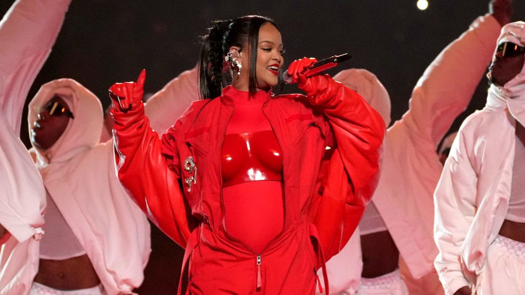 Rihanna at Super Bowl: 'Lift Me Up' Ahead of Oscar Voting? – Billboard