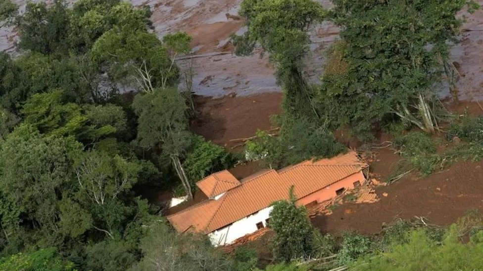 Cenas de destruição após rompimento da barragem em Brumadinho, Minas Gerais