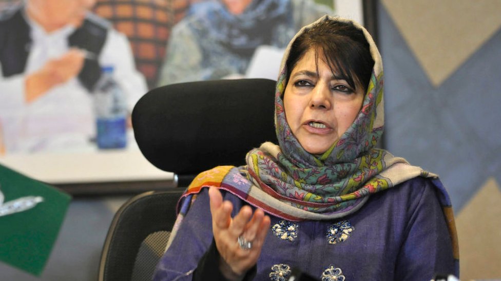 Mehbooba Mufti: India frees top Kashmir politician after 14 months