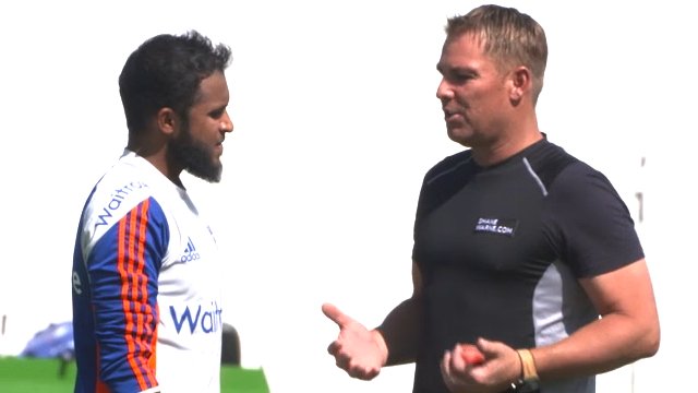Pakistan-England: Adil Rashid (l) and Shane Warne talk leg spin