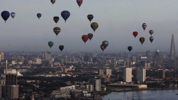 Hot air balloon rides london sales