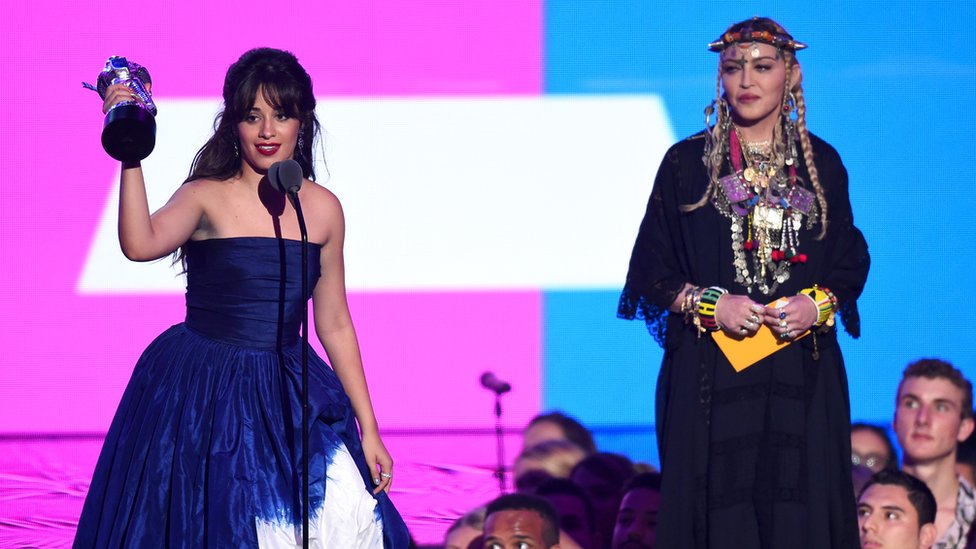 Camila Cabello ödülü Madonna'ya adadı