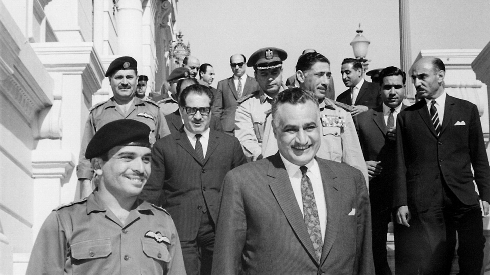 30 Mayıs 1967: Kral Hüseyin ve Nasır Ürdün-Mısır savunma anlaşmasını imzaladıktan sonra
