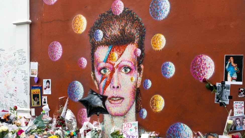 Un mural de David Bowie.