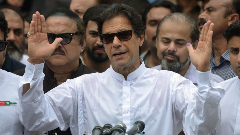 Imran Khan es el líder y fundador del partido PTI que, según muestran los resultados parciales, obtuvo la mayoría de votos en las elecciones de Pakistán celebradas este miércoles. Imran Khan