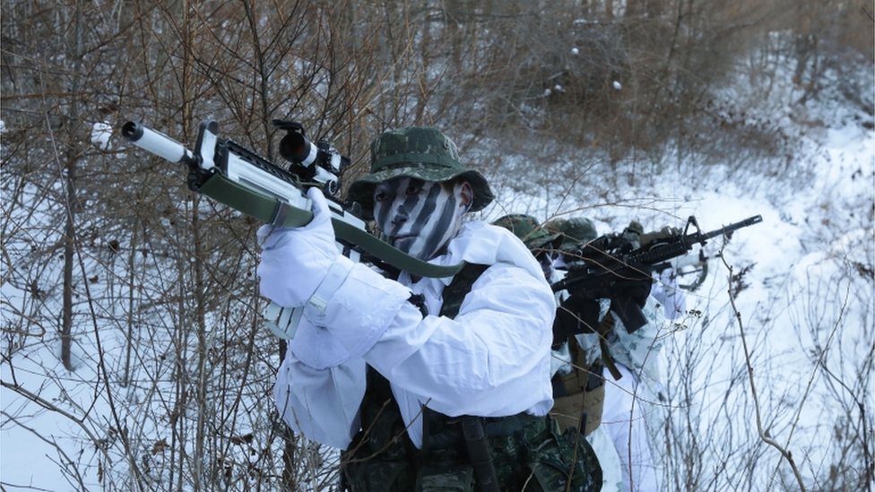 Морские пехотинцы США и Южной Кореи проводят зимние военные учения в округе Пхенчхан, декабрь 2017 г.
