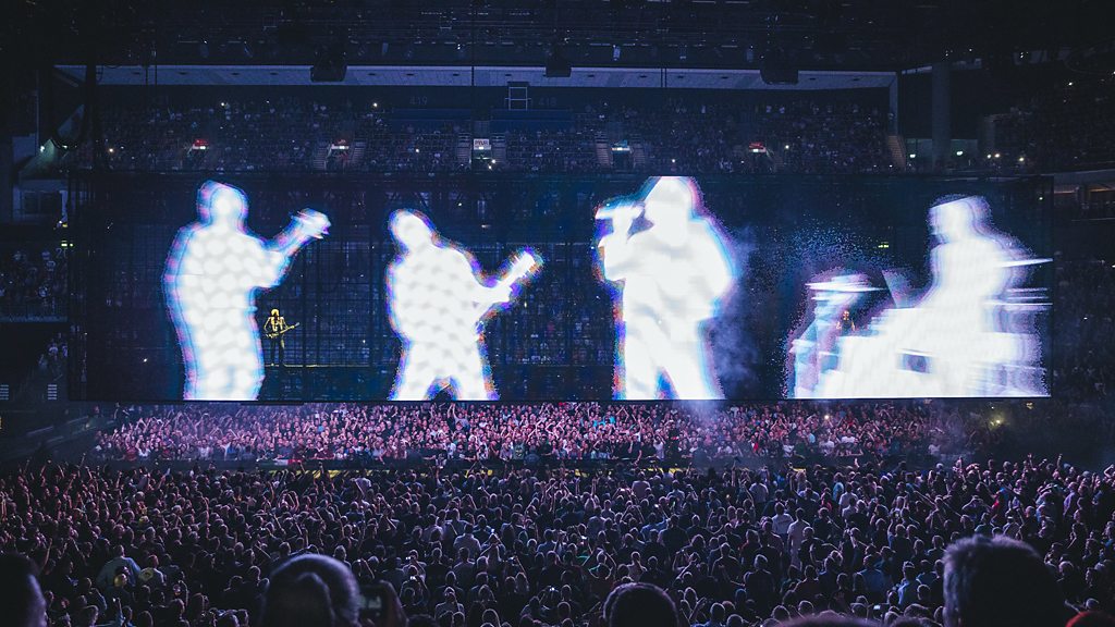 Take a tour of U2's ground-breaking stage