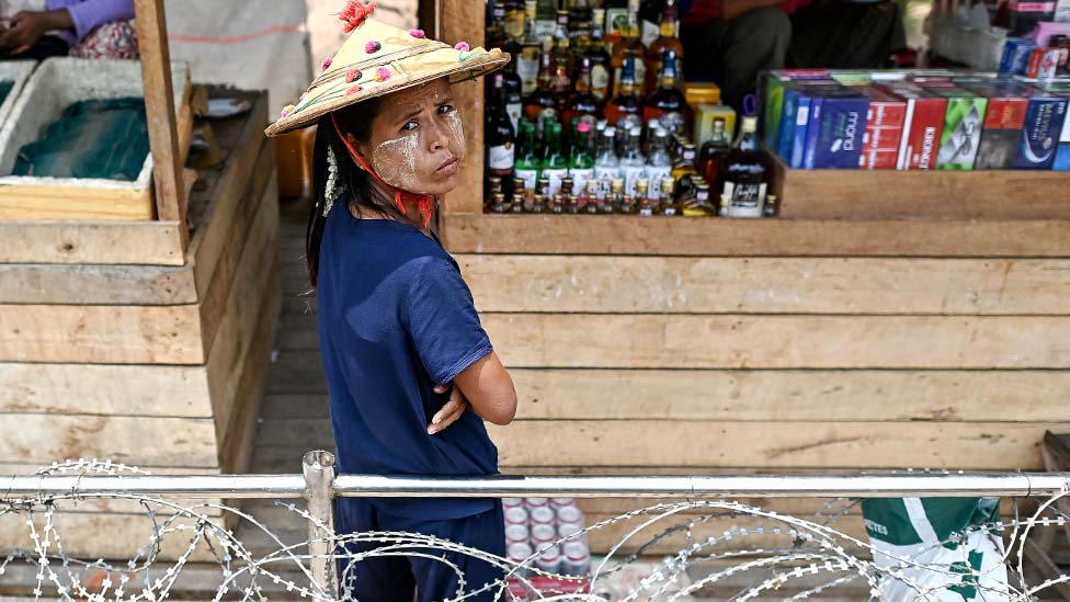 Myanmar refugees take shelter in Thailands Mae Sot