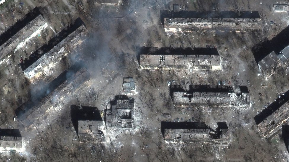 Edificios residenciales destruidos en Mariúpol.