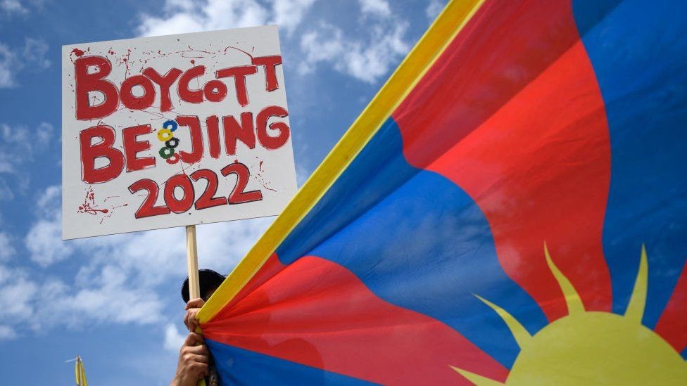 Pekin'i Boykot Edin 2022 yazılı bir bayrak