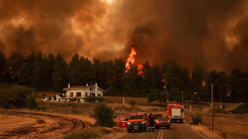 Yunanistan'da orman yangınları: Evia adasından yüzlerce kişi tahliye edildi