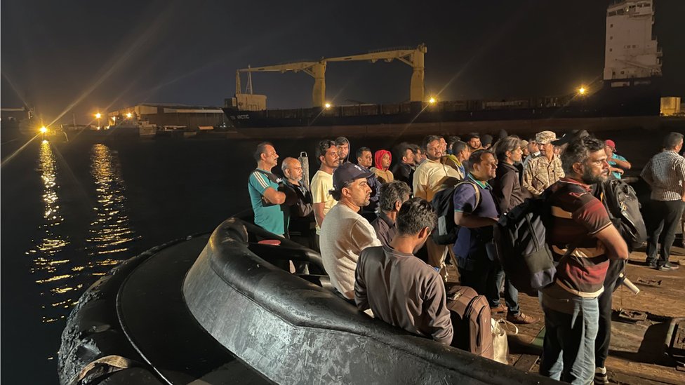 乘坐沙特船隻從蘇丹撤離的人