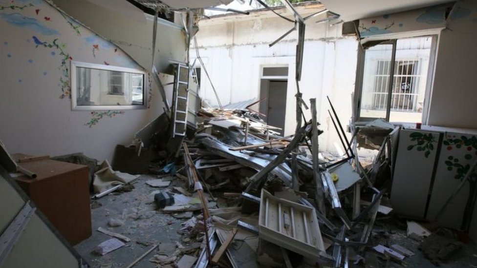 تعرضت ستة مستشفيات رئيسية و20 عيادة لأضرار هيكلية جزئية أو جسيمة بسبب الانفجار