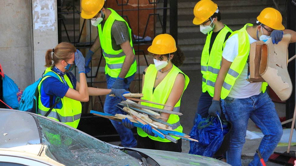 貝魯特港口區志願者在清理瓦礫（7/8/2020）
