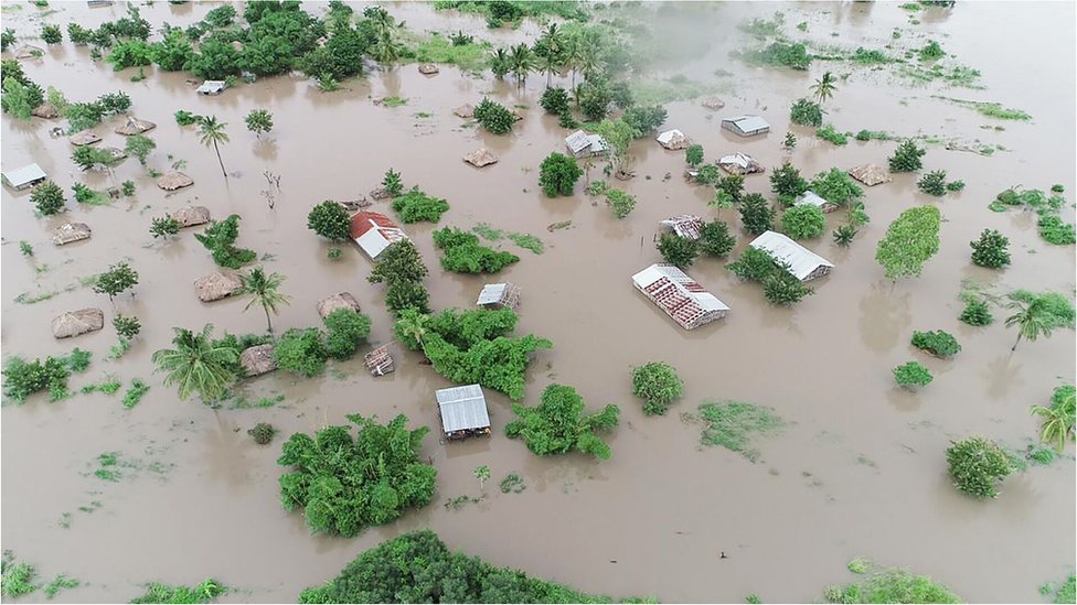 Аэрофотоснимок области вокруг Бейры под водой в Мозамбике после циклона Идай