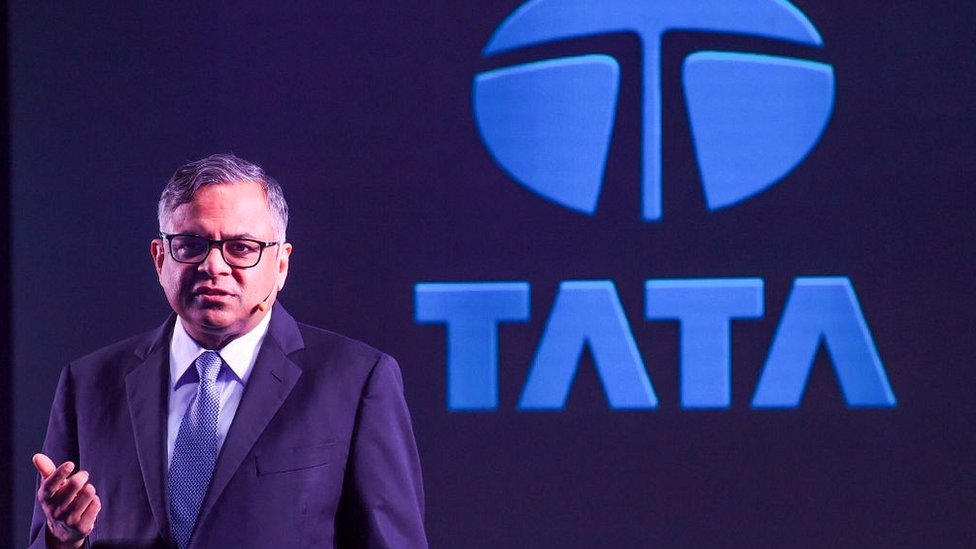 Натараджан Чандрасекаран, председатель Tata Sons, выступает во время запуска электромобиля Tata Nexon EV в Мумбаи 28 января 2020 г.