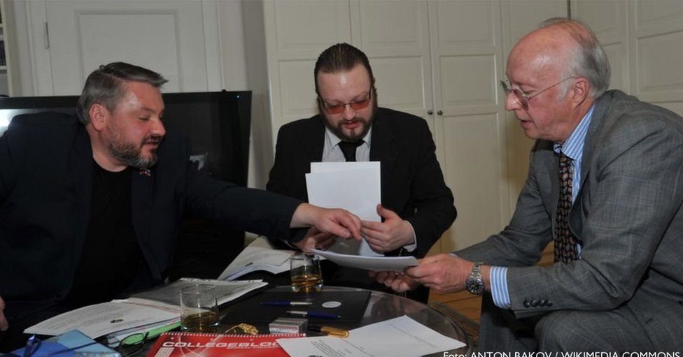 Bakov discutiendo "asuntos imperiales" con el príncipe Karl Emil de Leiningen. (Foto: Antón Bakov/Wikimedia Commons) Bakov discutiendo "asuntos imperiales" con el príncipe Karl Emil de Leiningen. Foto: Antón Bakov / Wikimedia Commons